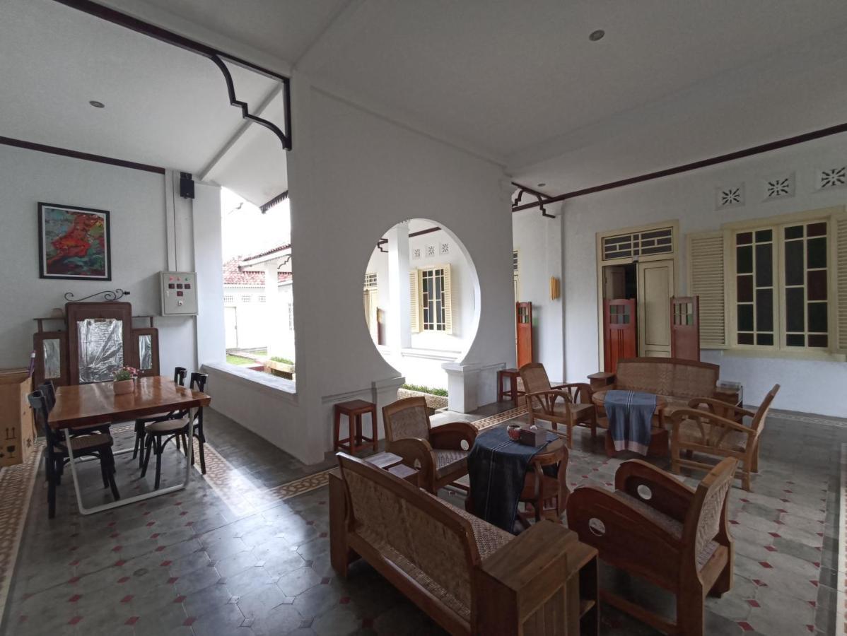 Mruyung Guest House Kota Lama Banyumas Mitra Reddoorz מראה חיצוני תמונה